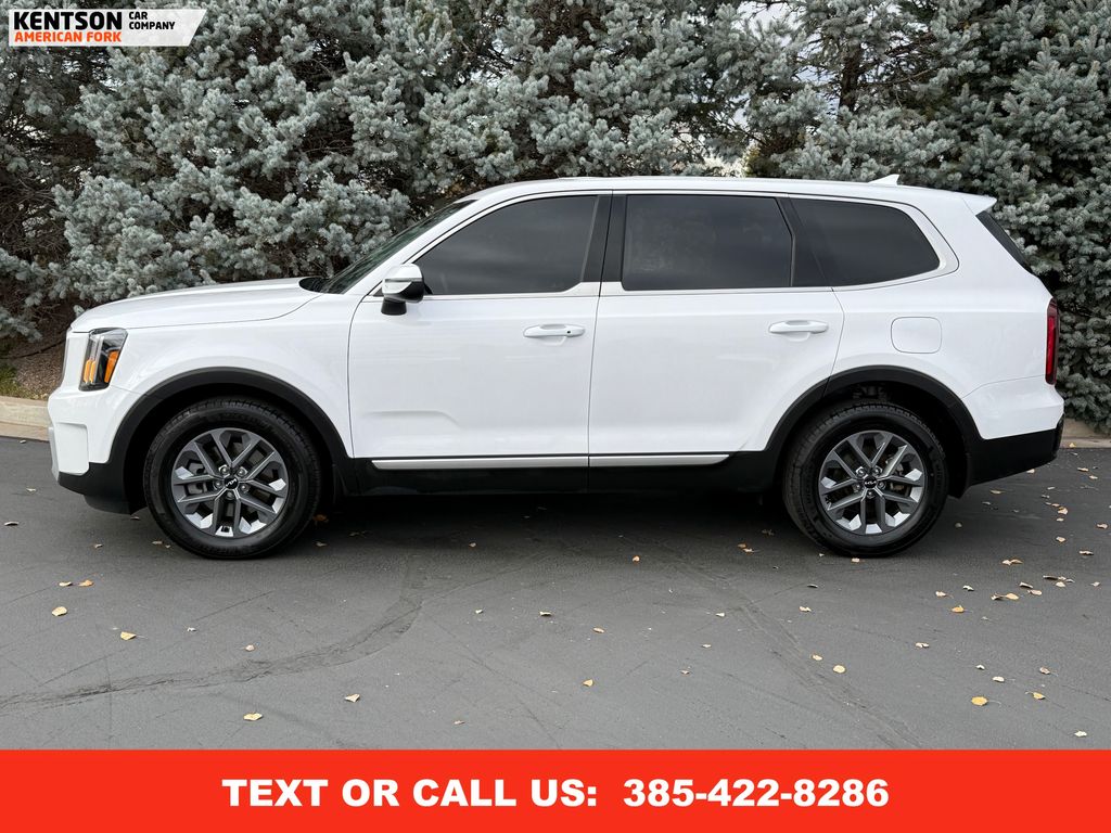 2024 Kia Telluride LX photo 3