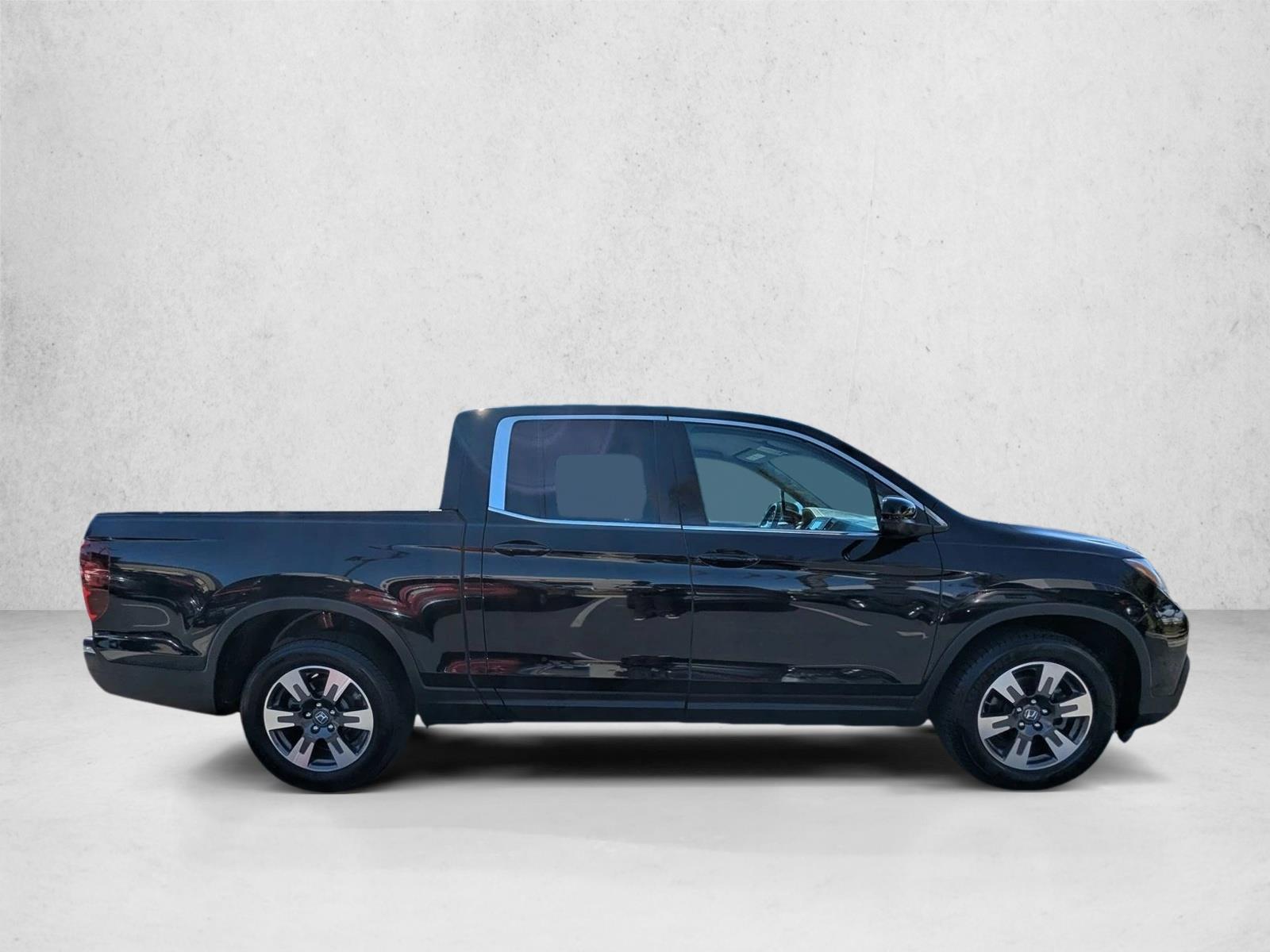 2017 Honda Ridgeline RTL photo 2