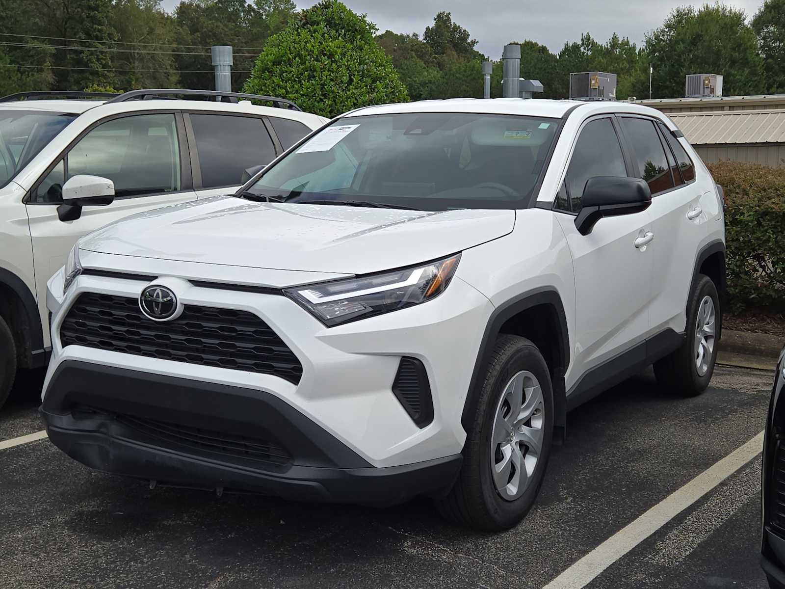 2024 Toyota RAV4 LE photo 3
