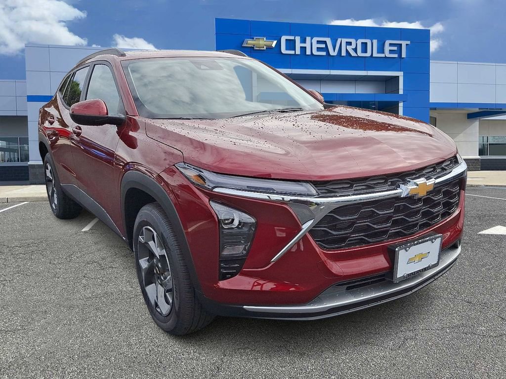 2025 Chevrolet Trax LT photo 2