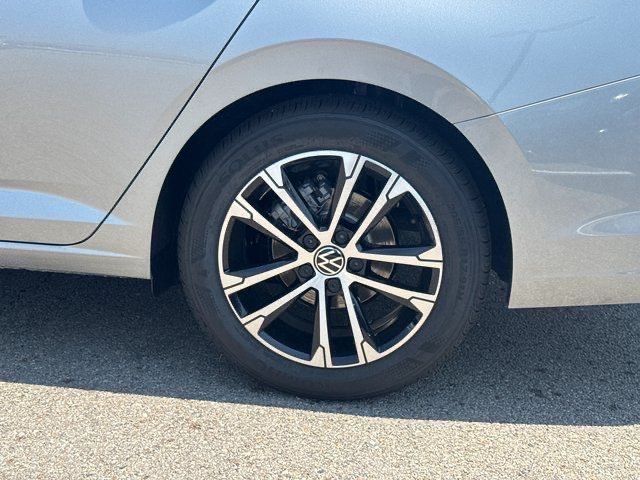 2025 Volkswagen Jetta 1.5T Sport photo 9