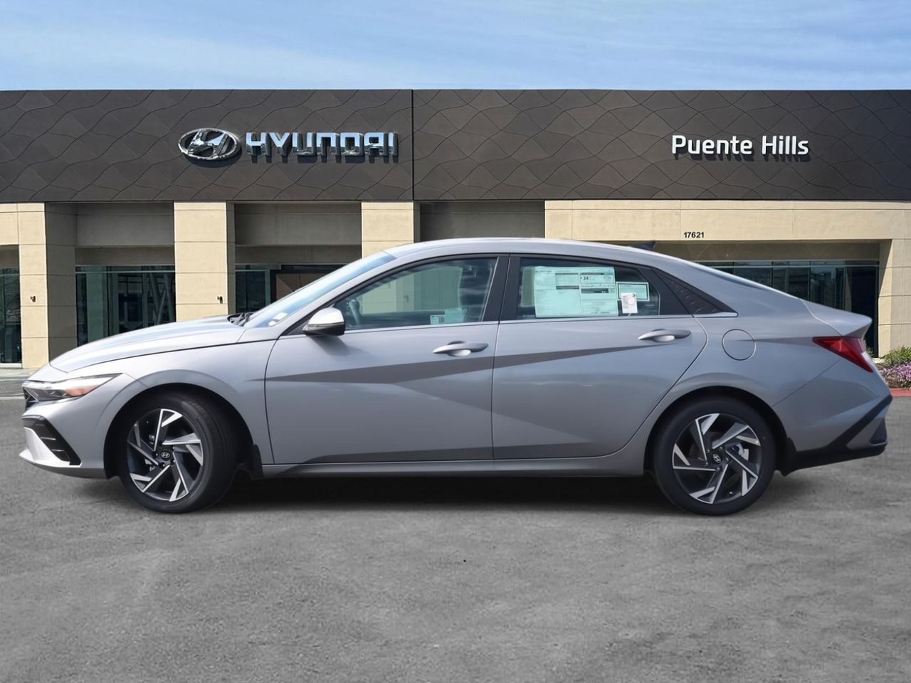 2025 Hyundai Elantra Limited photo 3