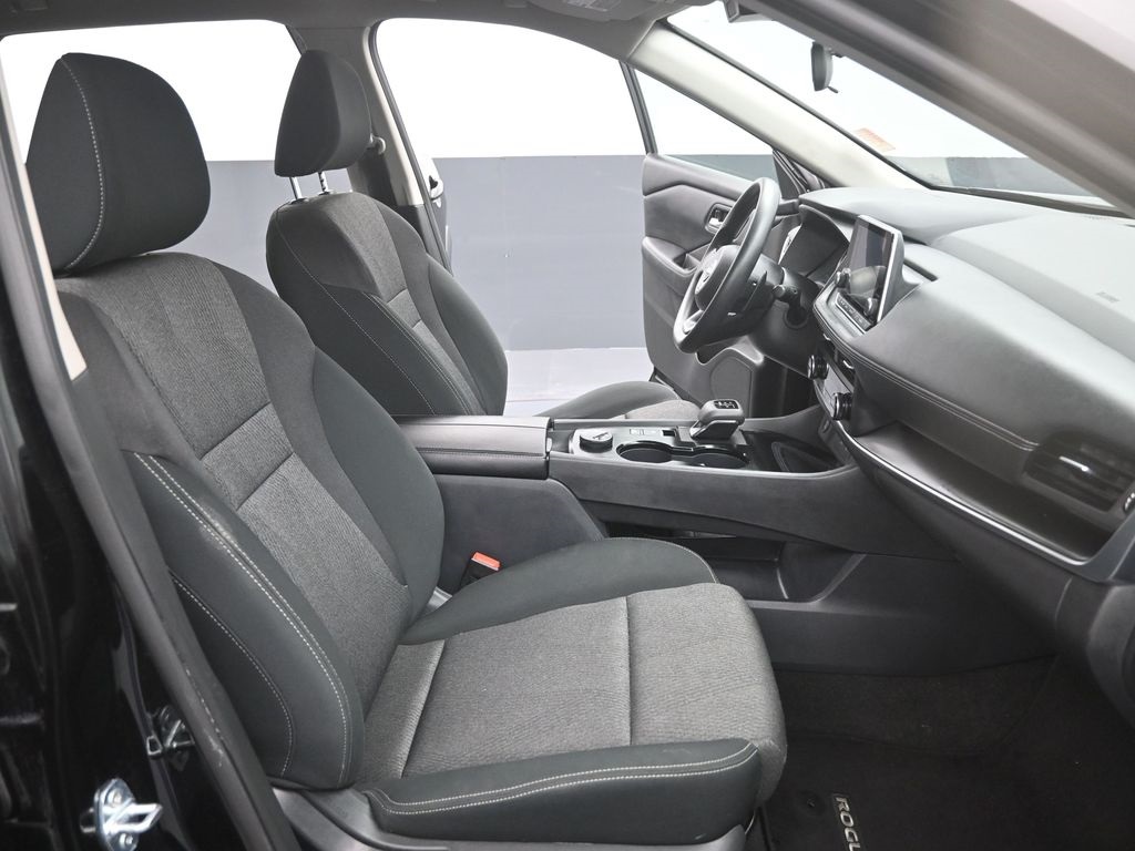 2024 Nissan Rogue SV photo 16