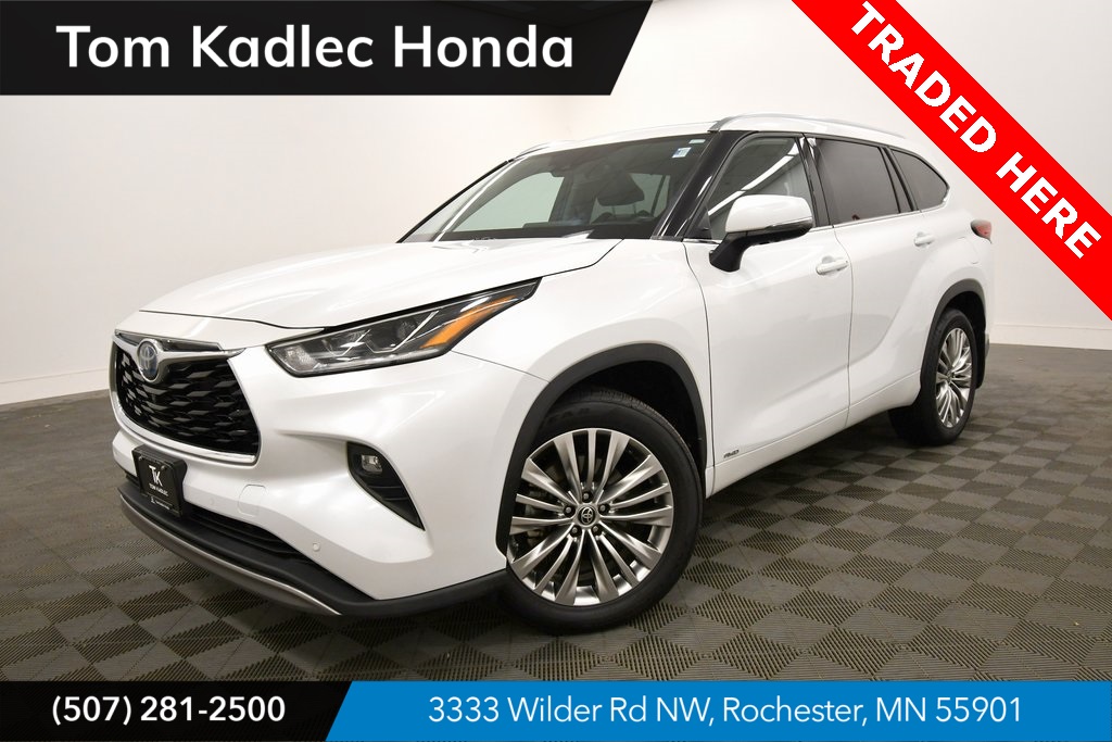 Used 2022 Opulent Amber Toyota Platinum image 1