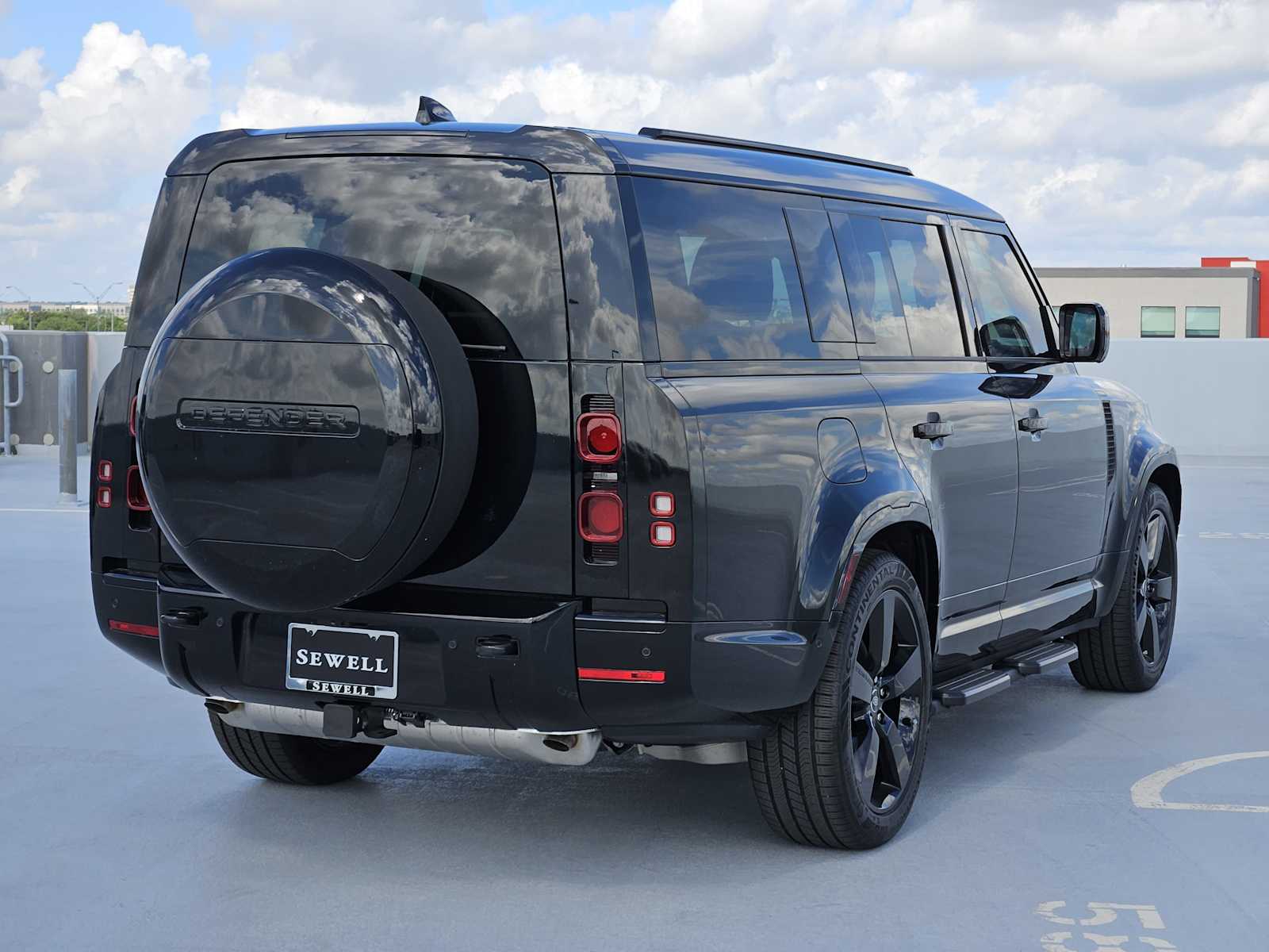 2025 Land Rover Defender 130 X-Dynamic SE photo 6