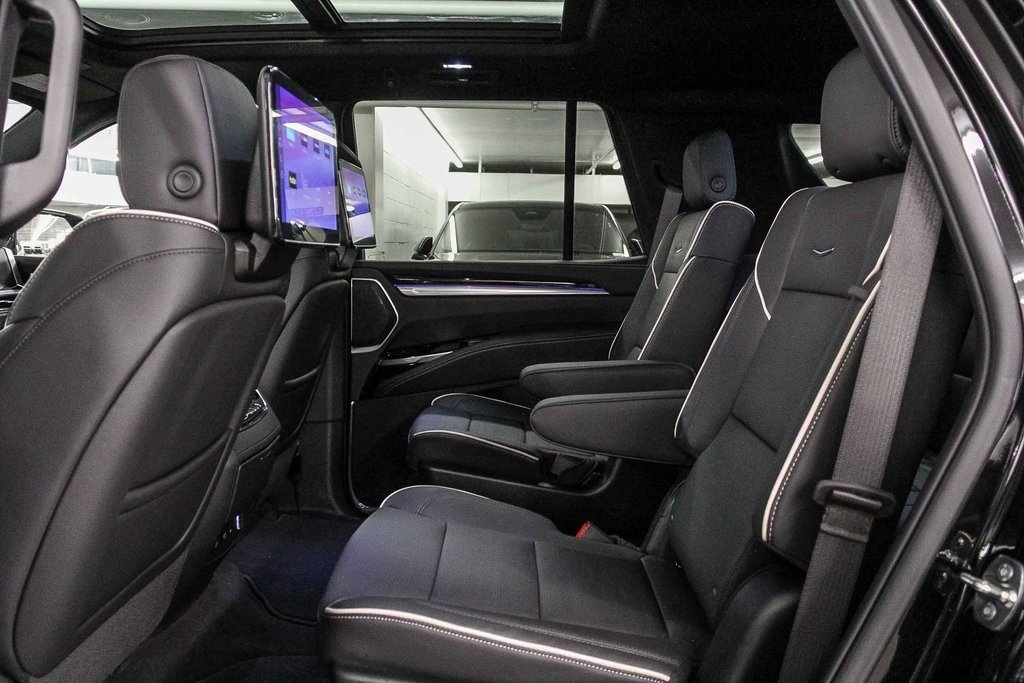 2026 Cadillac Escalade Luxury photo 13