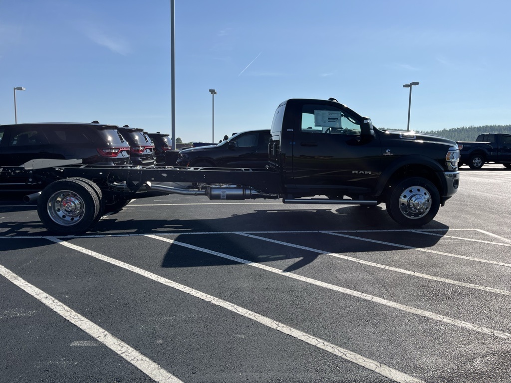 2024 Ram 5500 SLT photo 3