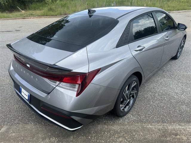 2025 Hyundai Elantra SEL Sport photo 5