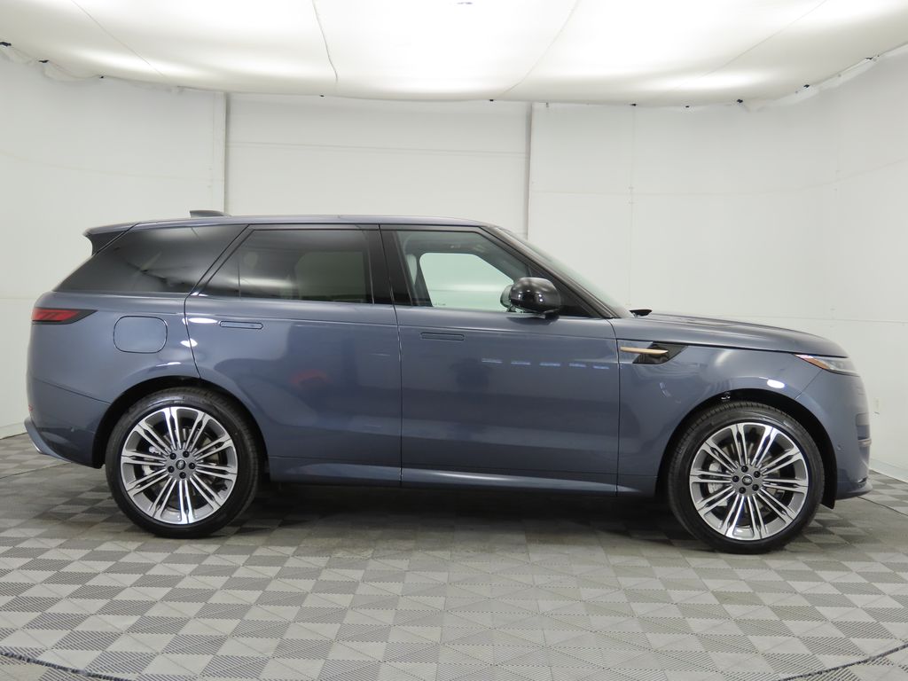 2025 Land Rover Range Rover Sport SE photo 4