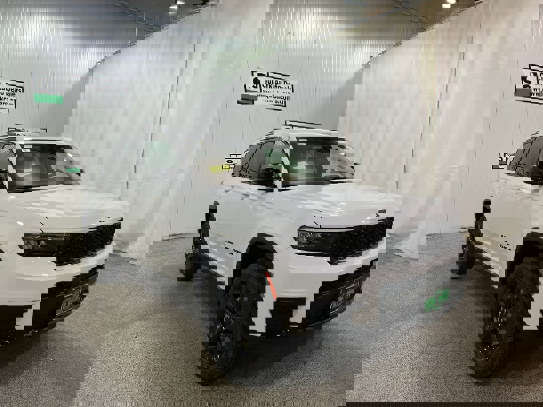 2025 Jeep Grand Cherokee Altitude X photo 3