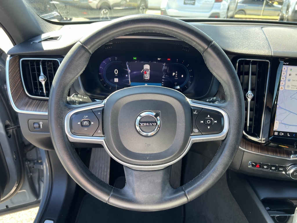2022 Volvo XC60 B5 Momentum photo 14