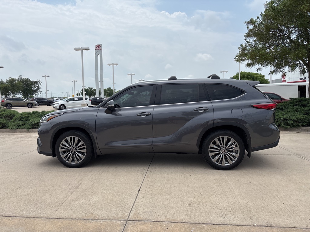 2021 Toyota Highlander Platinum photo 4