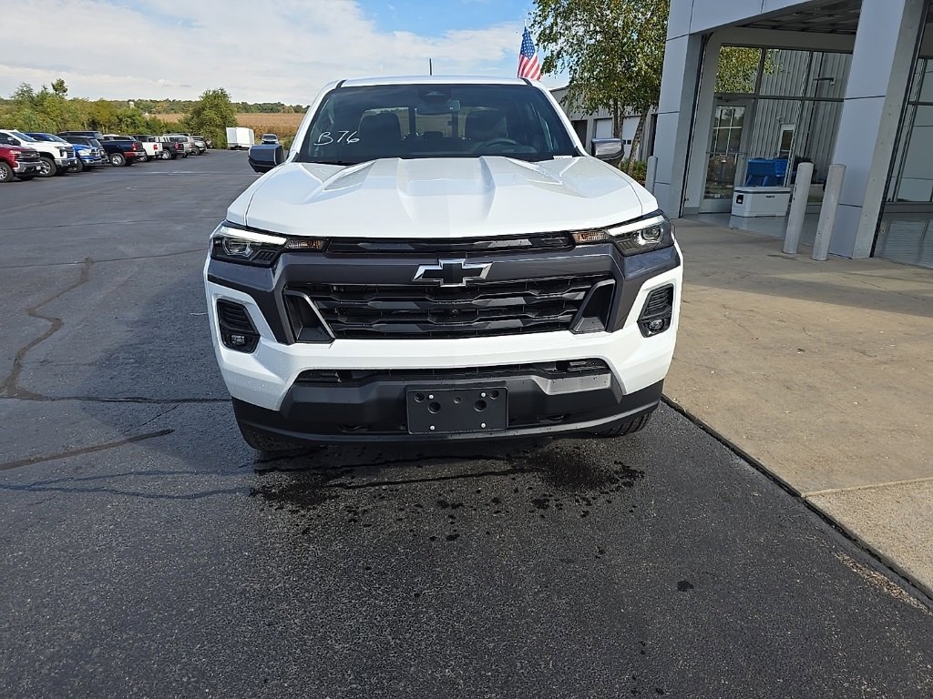 2026 Chevrolet Colorado LT photo 2