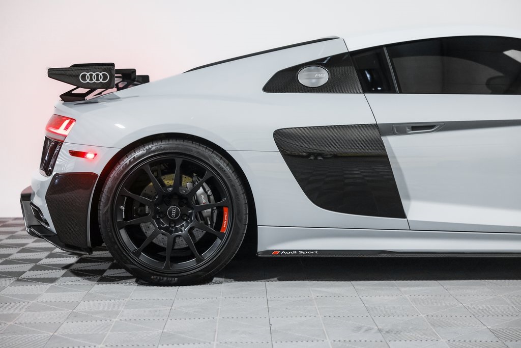2018 Audi R8 5.2 Plus photo 2