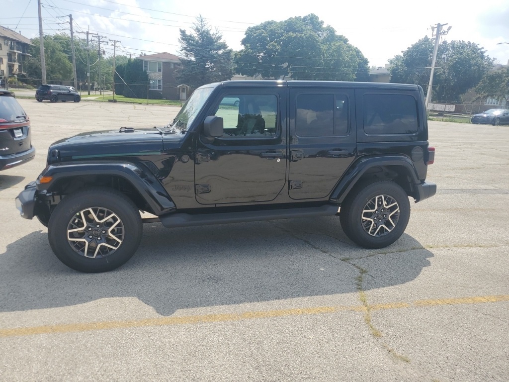 2025 Jeep Wrangler Sahara photo 4