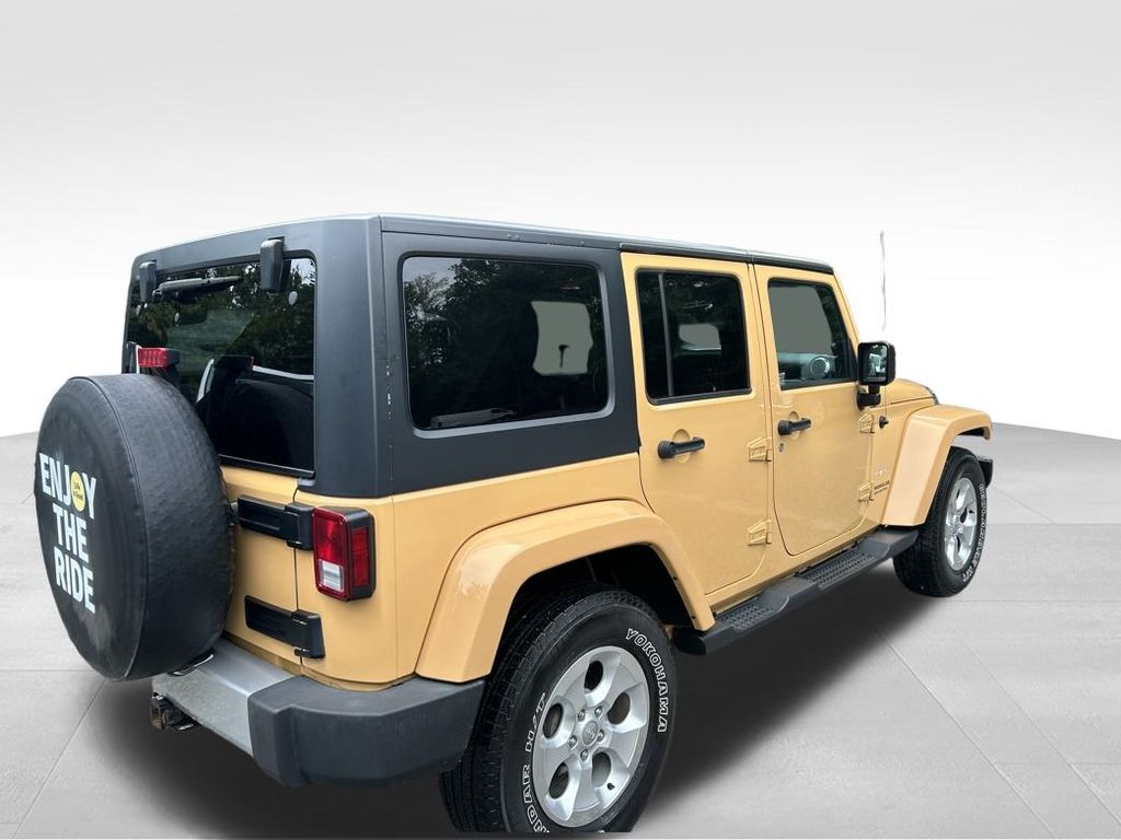 2013 Jeep Wrangler Unlimited Sahara photo 5