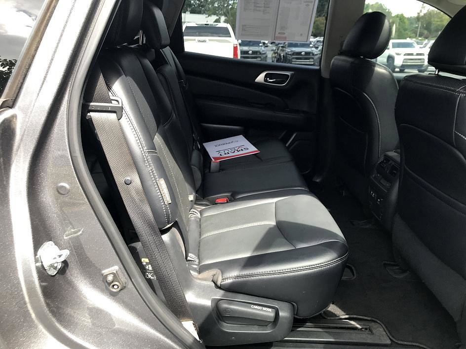 2020 Nissan Pathfinder Platinum photo 14