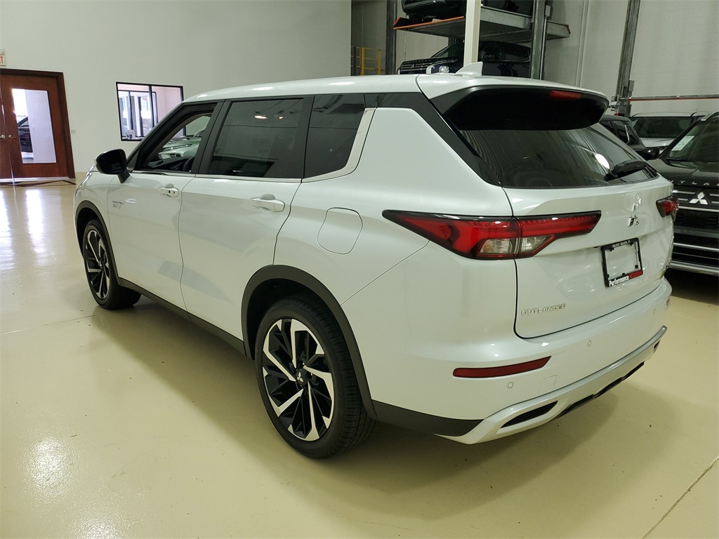 2025 Mitsubishi Outlander PHEV SE photo 4