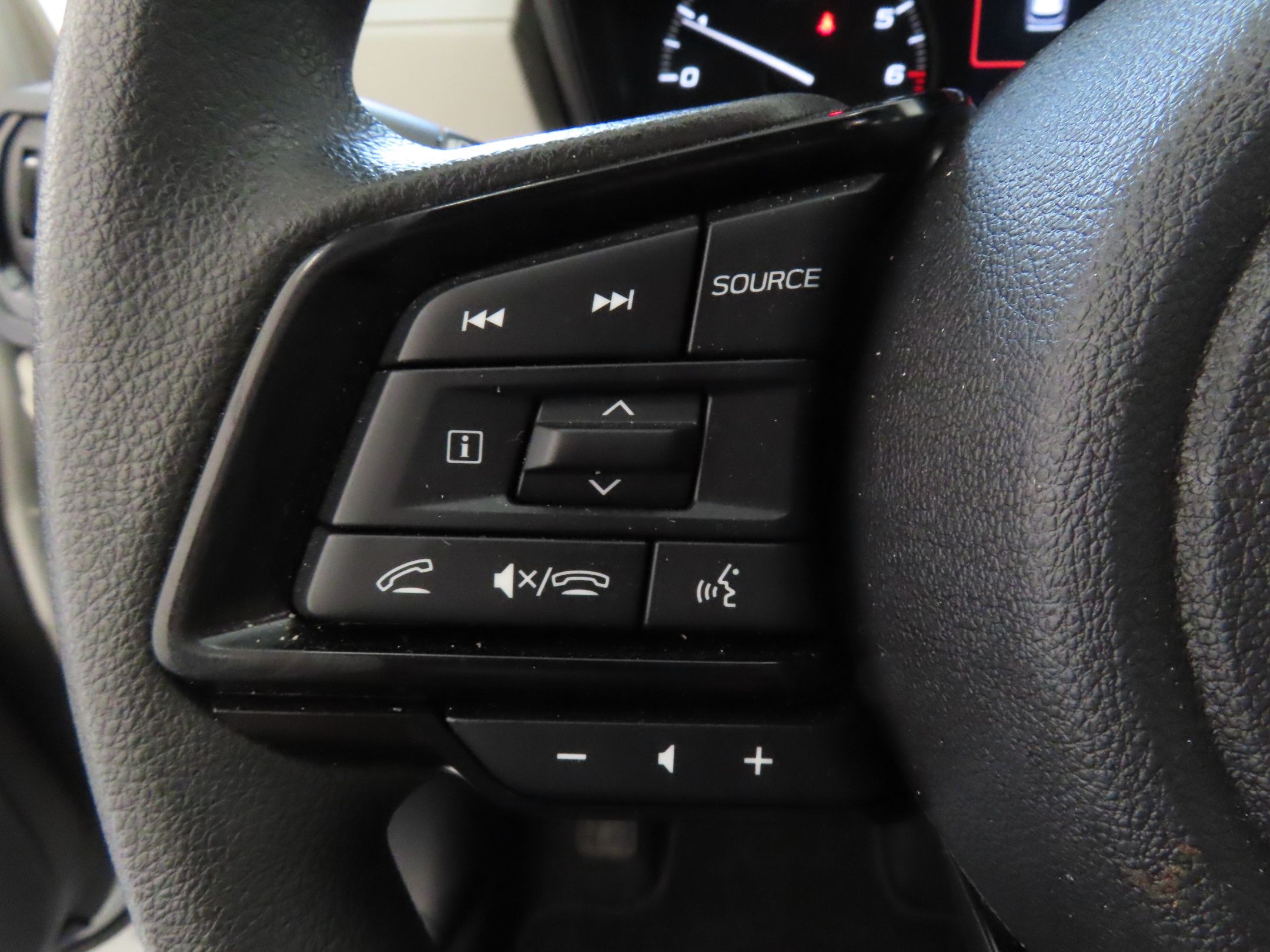 2025 Subaru Forester Base photo 12