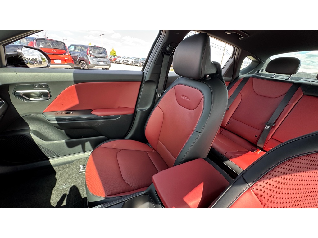 2025 Kia K4 GT-Line photo 10