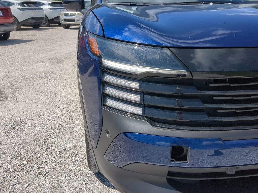 2026 Nissan Kicks SR photo 3