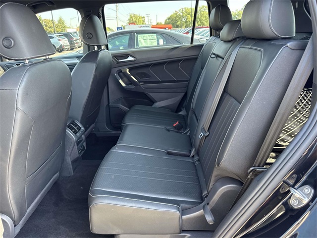 2023 Volkswagen Tiguan SE R-Line Black photo 15