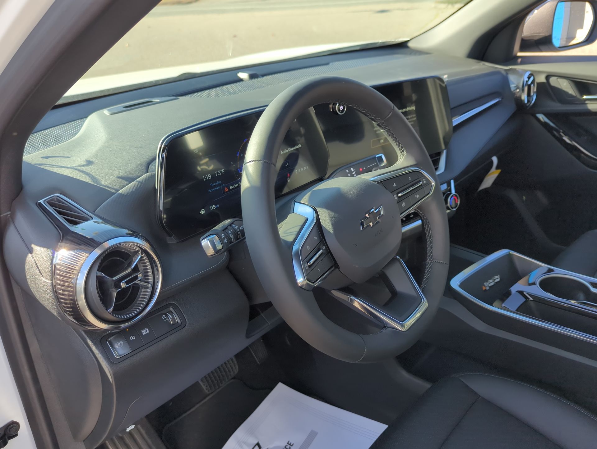 2025 Chevrolet Equinox LT photo 2