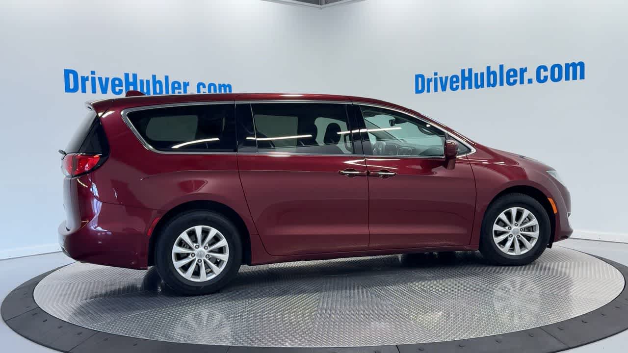 2018 Chrysler Pacifica Touring Plus photo 4