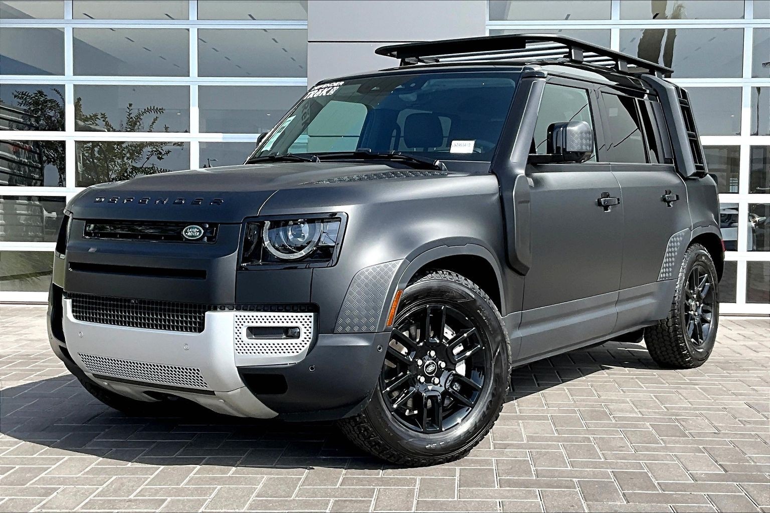 2025 Land Rover Defender S's photo