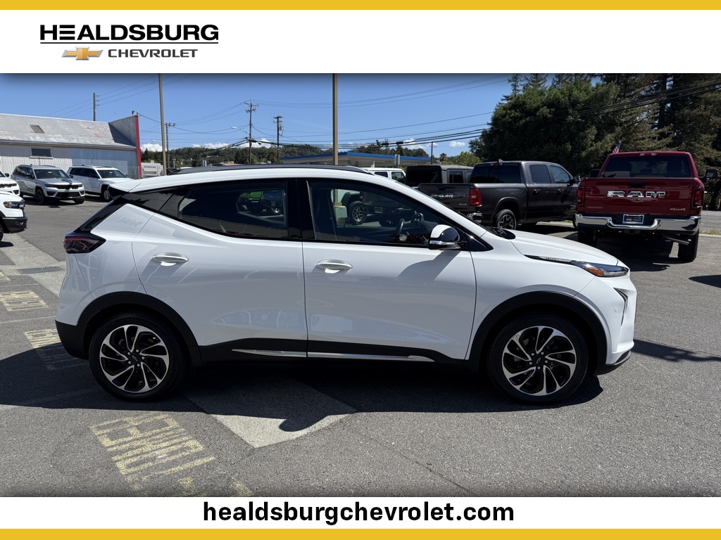 2022 Chevrolet Bolt EUV Premier photo 2