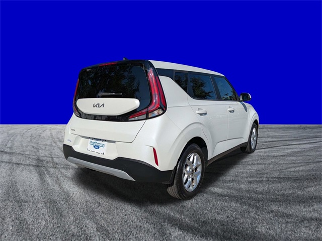 2023 Kia Soul LX photo 2