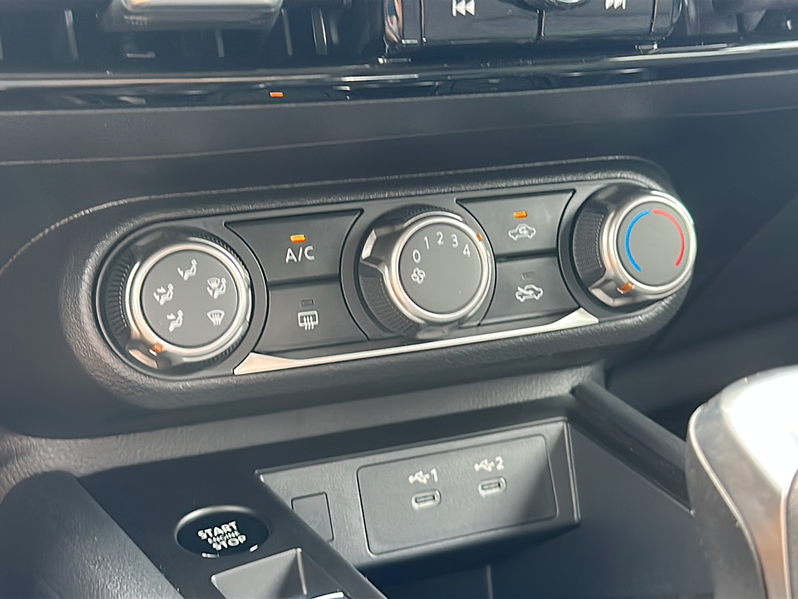 2025 Nissan Kicks SV photo 6
