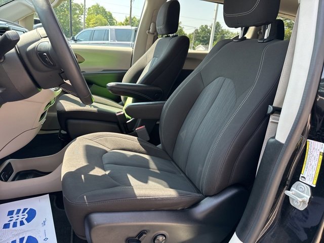 2023 Chrysler Voyager LX photo 20