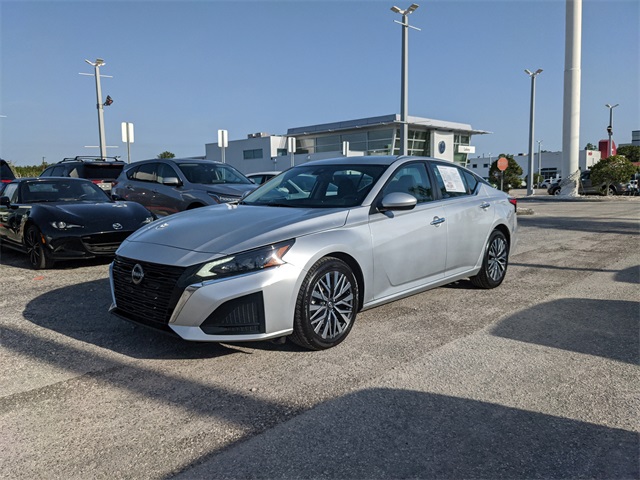 2023 Nissan Altima 2.5 SV photo 2