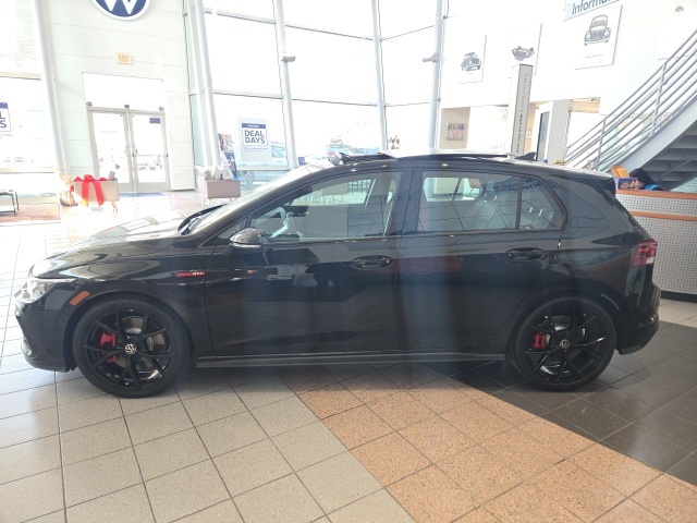 2024 Volkswagen Golf GTI 380 SE photo 4