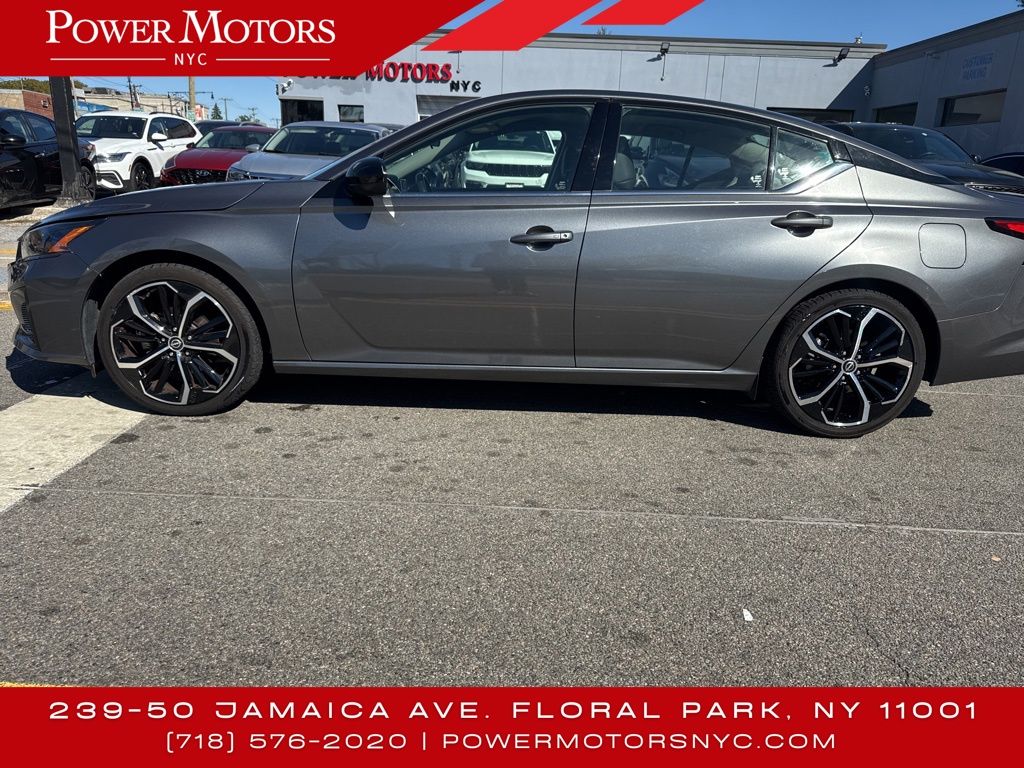 2023 Nissan Altima 2.5 SR photo 2
