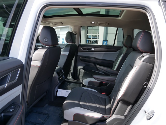 2025 Volkswagen Atlas Peak Edition SE photo 8