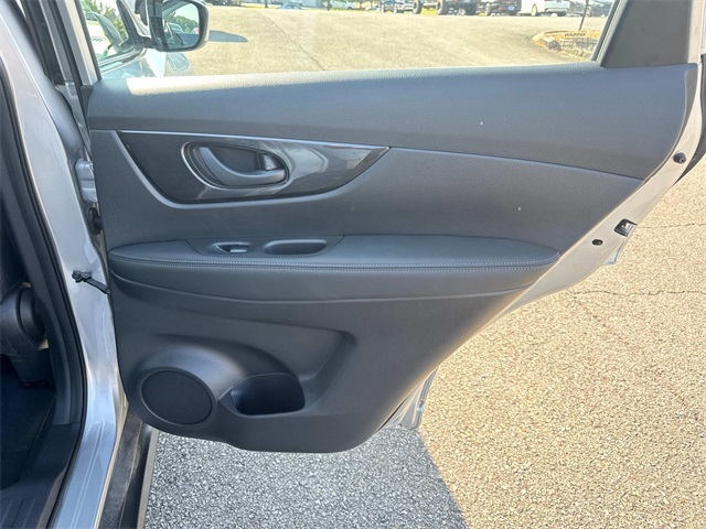 2019 Nissan Rogue S photo 16