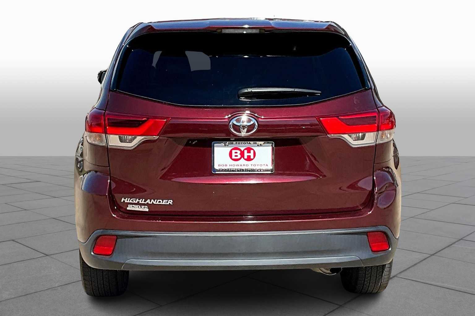2019 Toyota Highlander LE photo 4