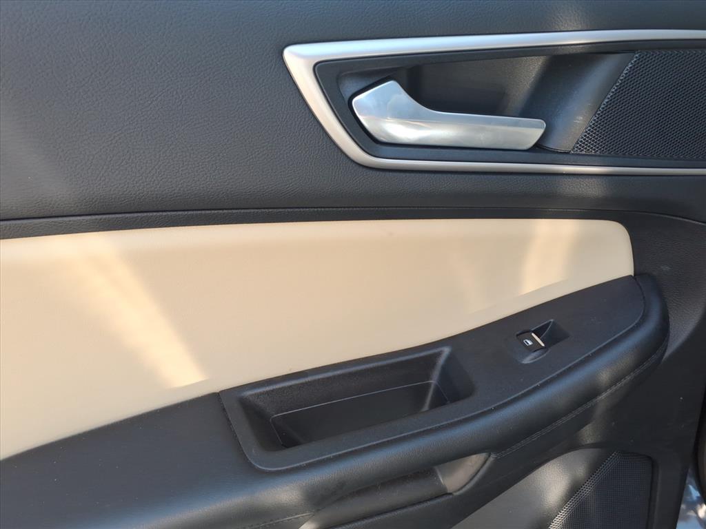 2022 Ford Edge SEL photo 12