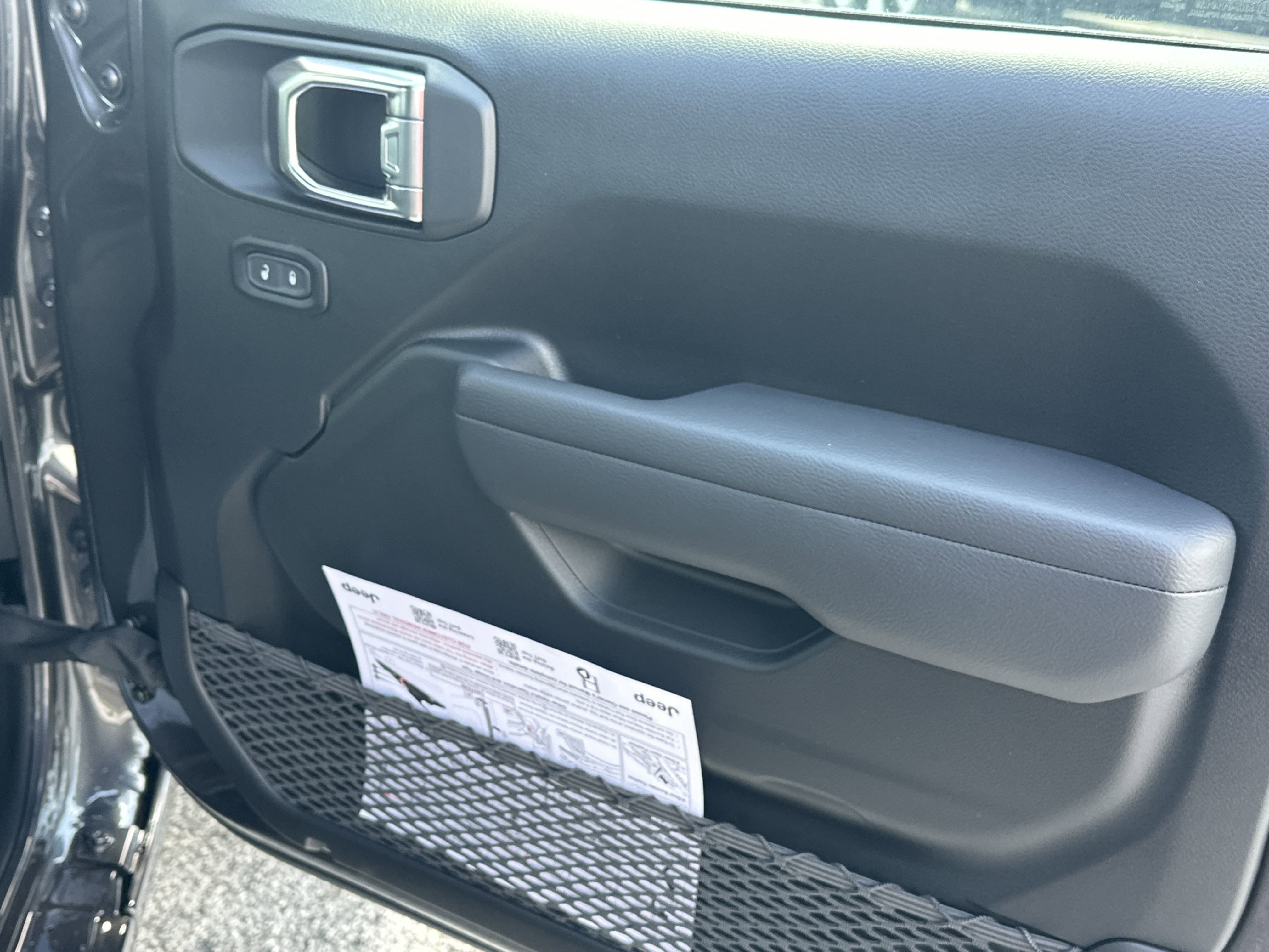 2025 Jeep Wrangler Sport photo 3