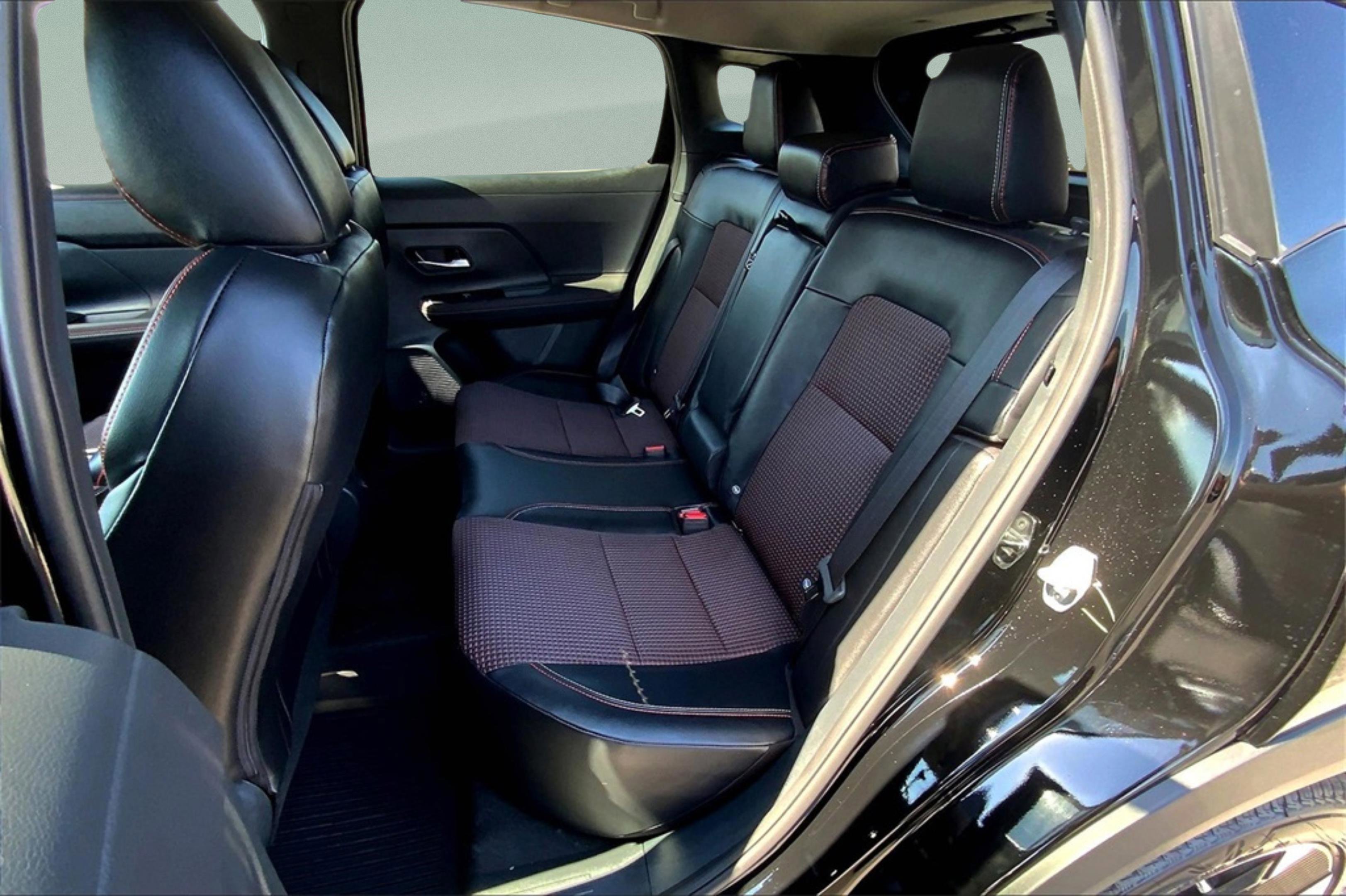 2025 Nissan Kicks SR photo 10
