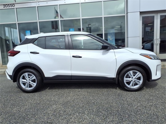 2025 Nissan Kicks Play S photo 3