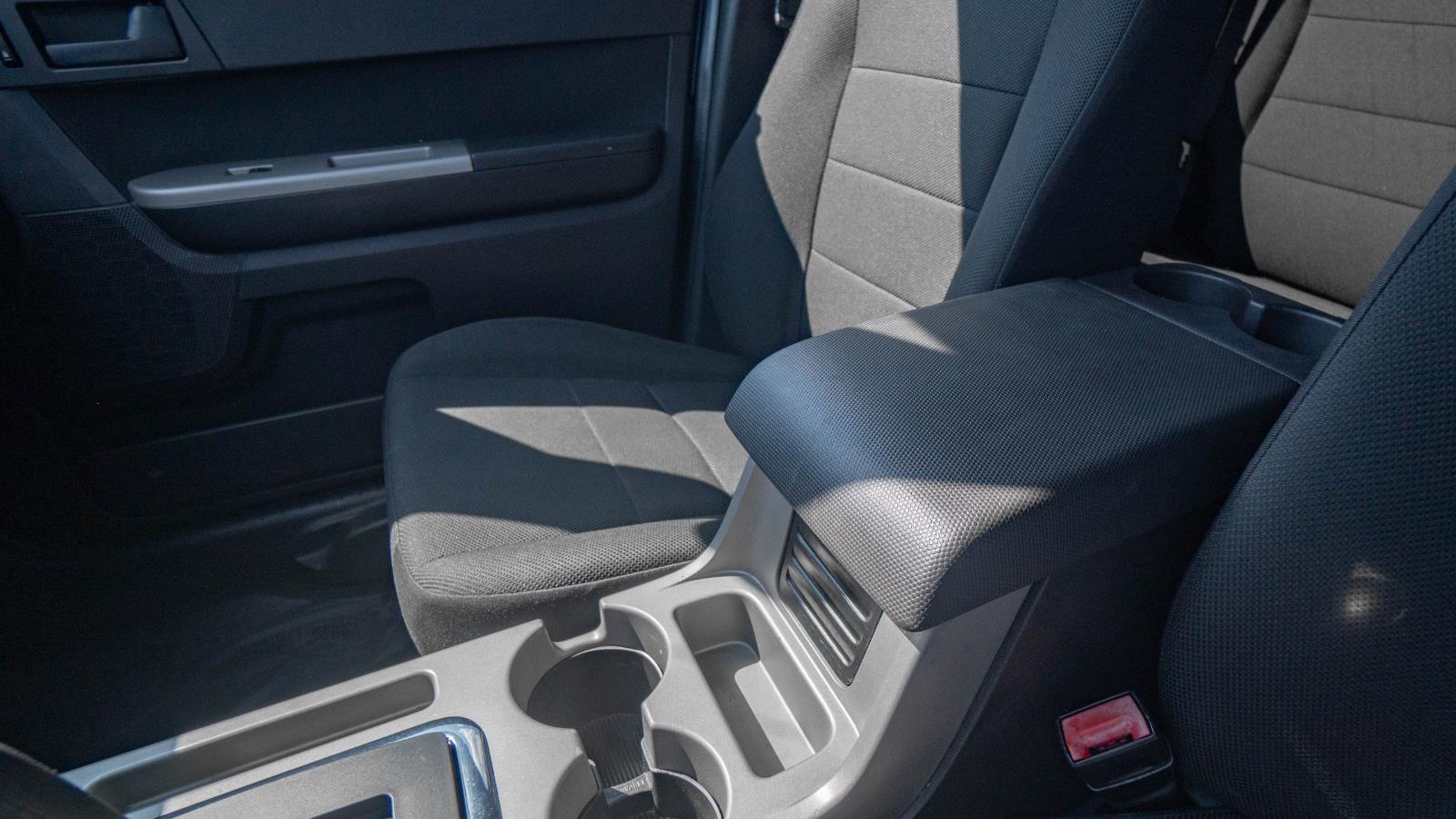 2010 Ford Escape XLT photo 16