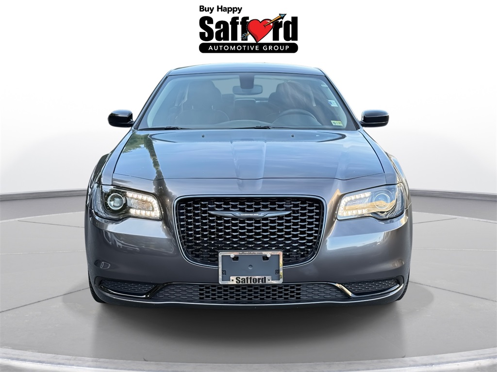 2023 Chrysler 300 Touring photo 7