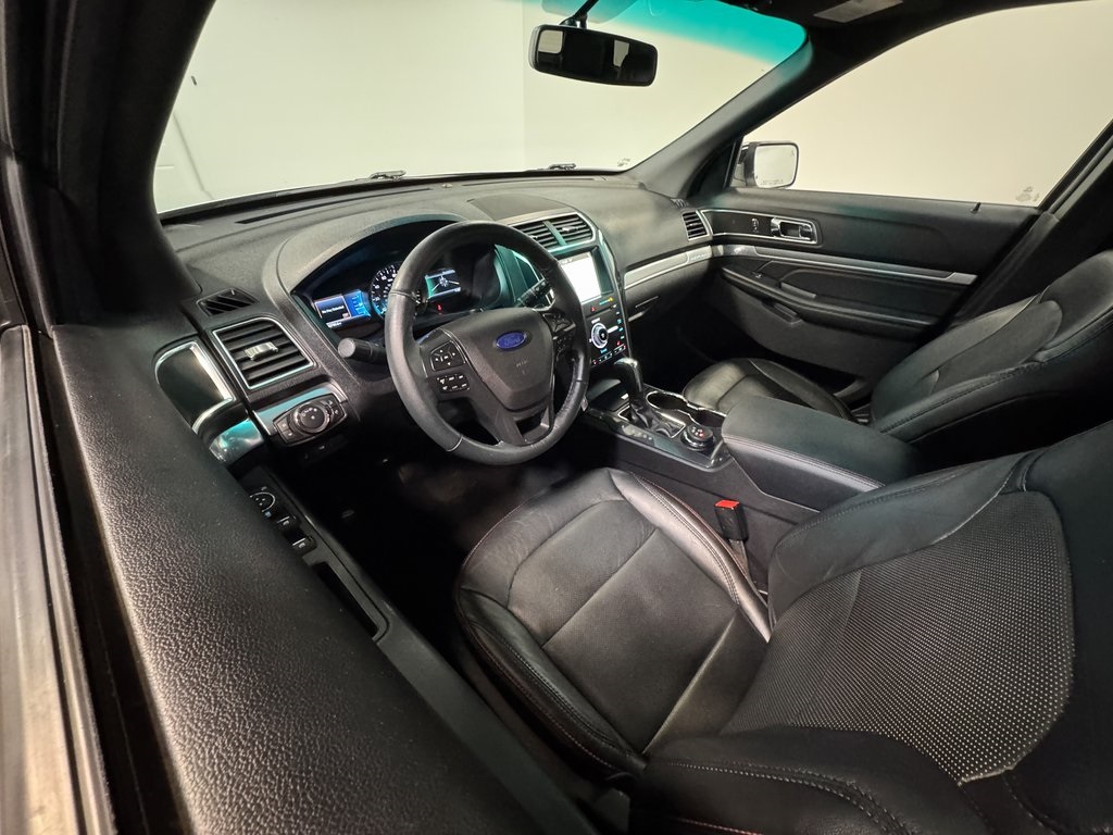 2019 Ford Explorer Sport photo 2