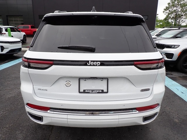 2025 Jeep Grand Cherokee Overland photo 2