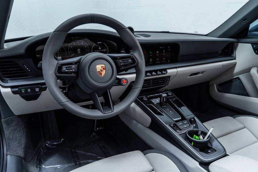 2025 Porsche 911 S photo 4