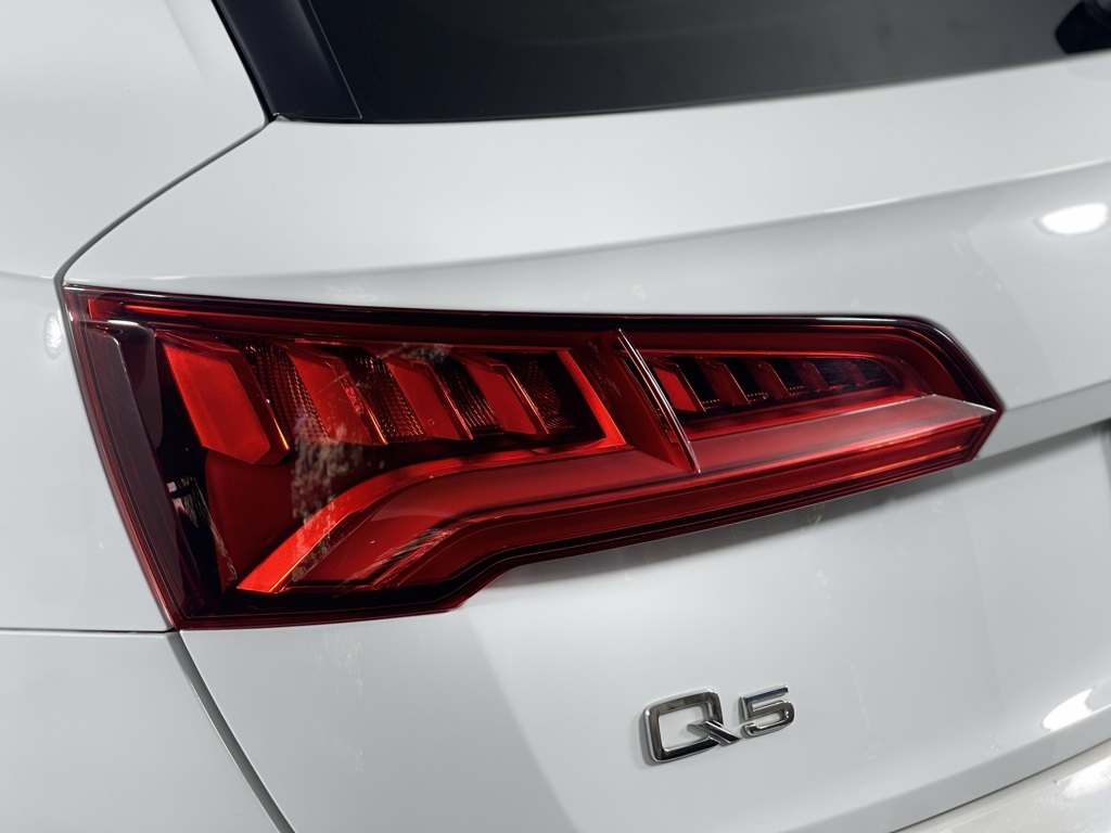 2020 Audi Q5 45 Premium Plus photo 16