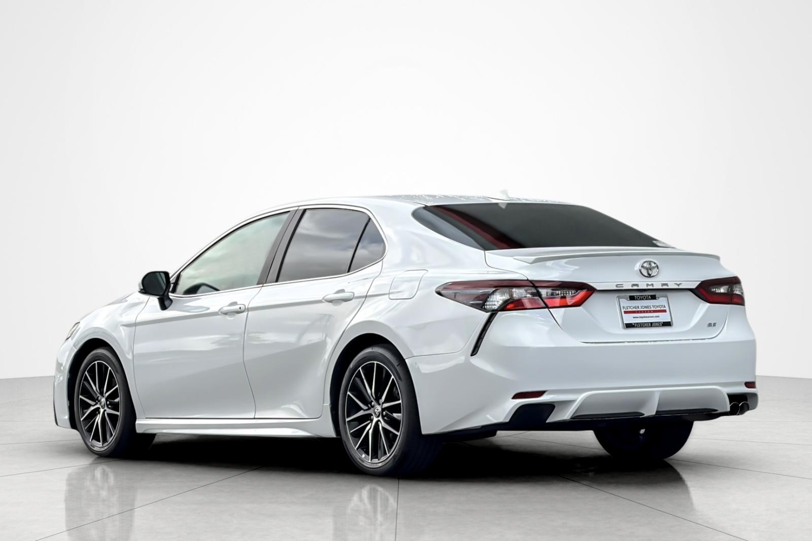 2024 Toyota Camry SE photo 3